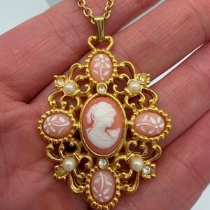 1992 Avon ROMANTIC POET Cameo Pendant Necklace Faux Pearl Rhinestone 32"